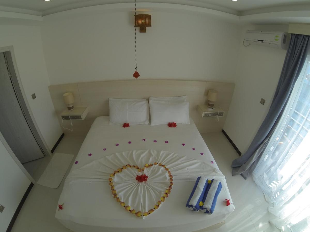 Grand Beach Dhigurah Dhigurah  Esterno foto